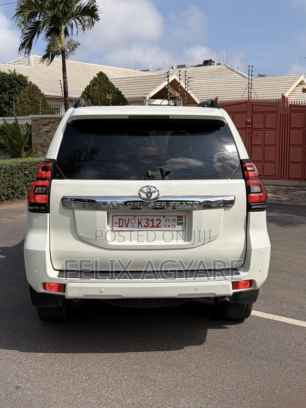 Toyota Land Cruiser Prado 2019 White