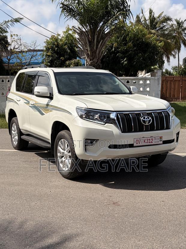 Toyota Land Cruiser Prado 2019 White