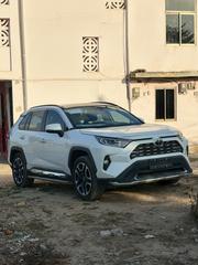 Toyota RAV4 XLE Premium FWD 2020 Pearl for sale
