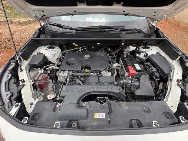 Toyota RAV4 XLE Premium FWD 2020 Pearl
