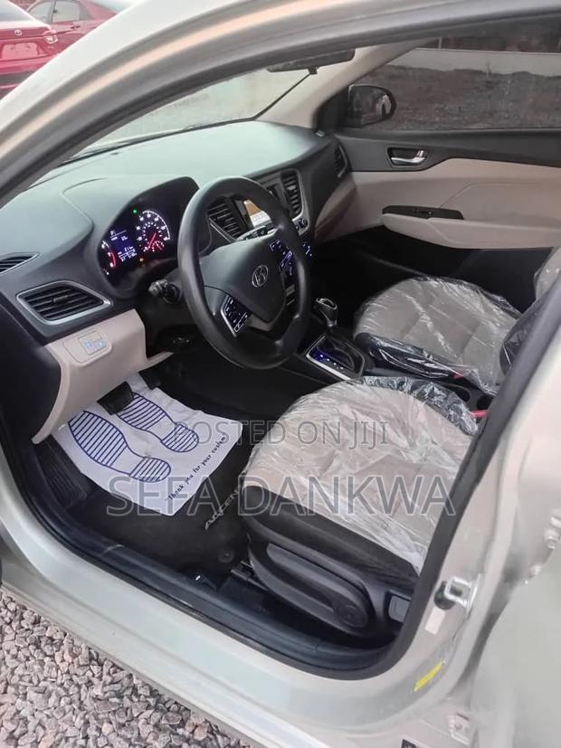 Hyundai Accent 2018 Silver
