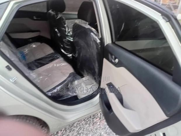 Hyundai Accent 2018 Silver