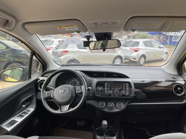 Toyota Vitz 1.3 AWD 5dr 2015 Yellow