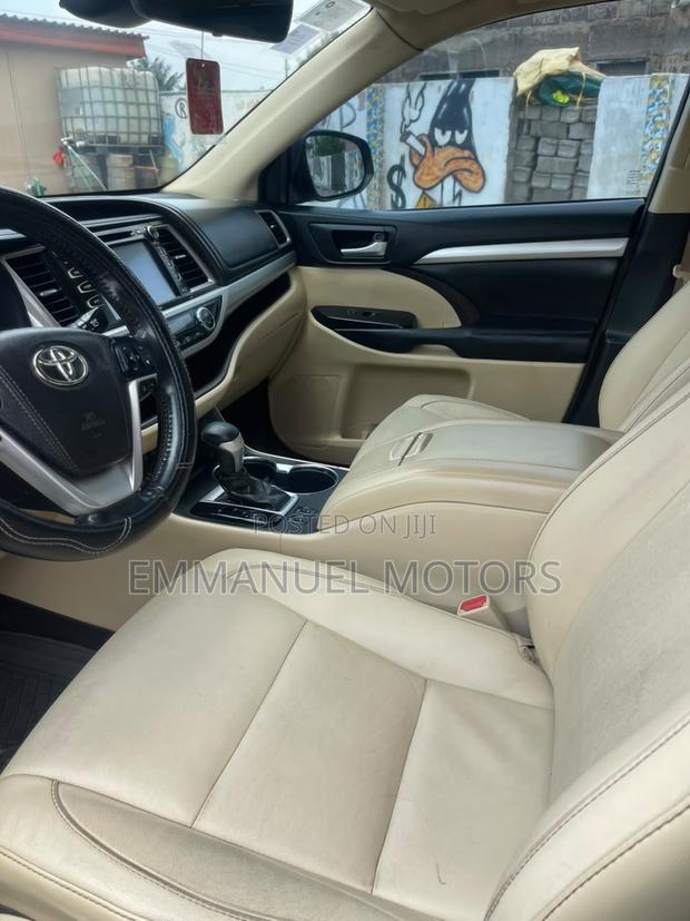 Toyota Highlander XLE 4x4 V6 (3.5L 6cyl 8A) 2018 Blue
