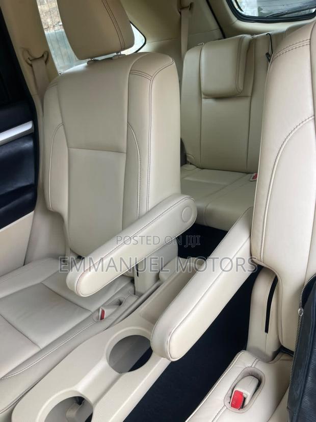 Toyota Highlander XLE 4x4 V6 (3.5L 6cyl 8A) 2018 Blue