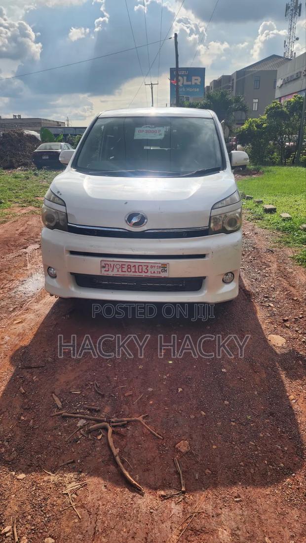 Toyota Voxy 2011 White