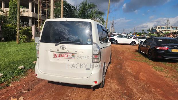 Toyota Voxy 2011 White