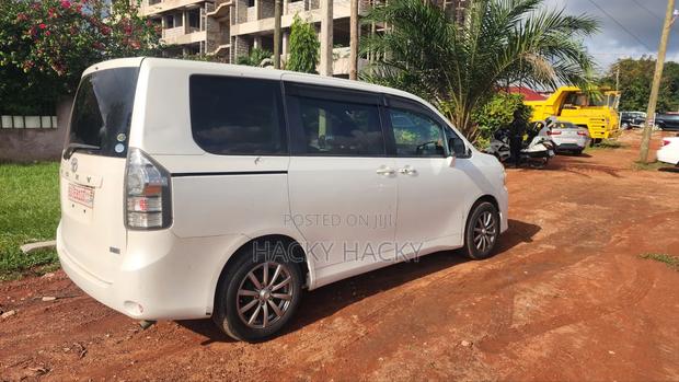 Toyota Voxy 2011 White