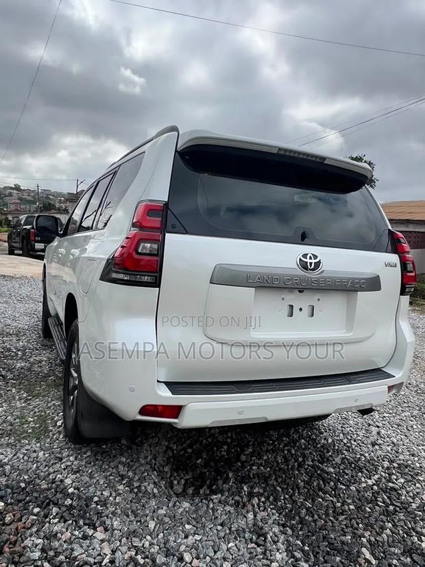 Toyota Land Cruiser Prado 2018 White