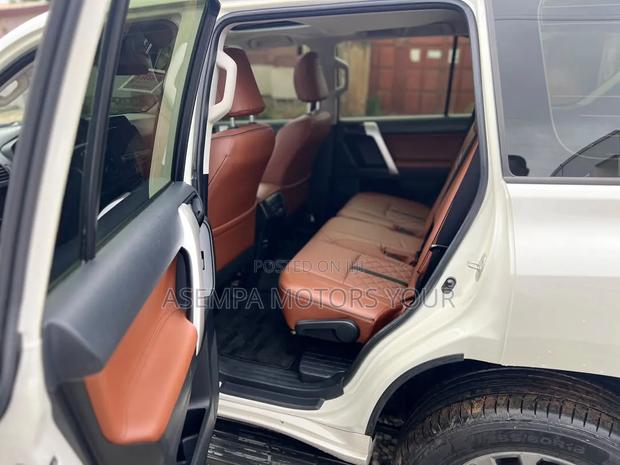 Toyota Land Cruiser Prado 2018 White