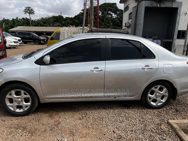 Toyota Yaris 2012 Silver