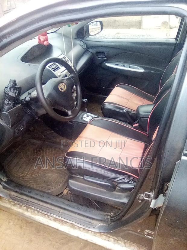 Toyota Yaris 2009 Gray