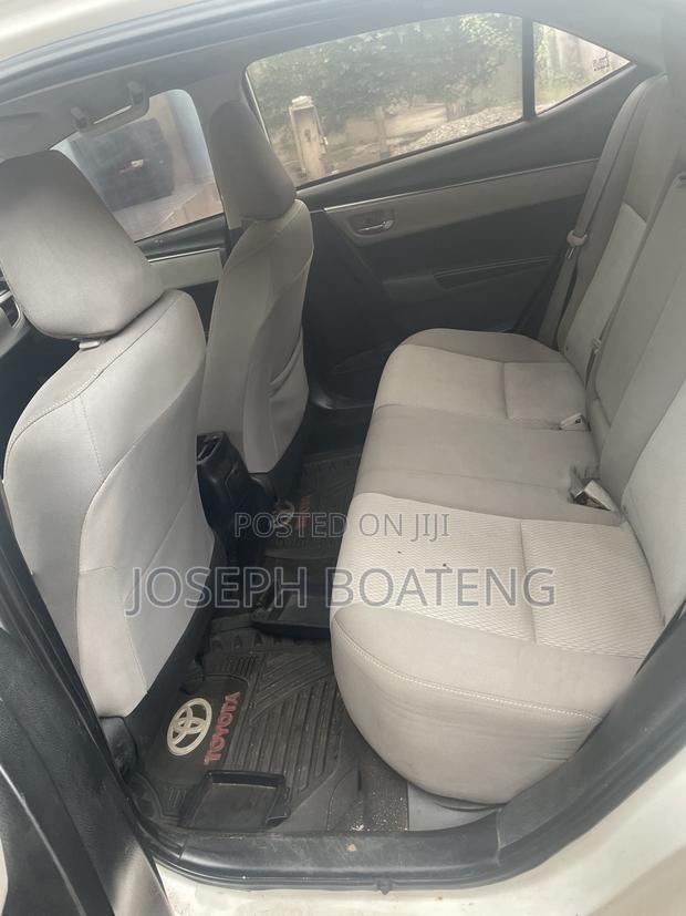 Toyota Corolla LE 4dr Sedan (1.8L 4cyl CVT) 2016 White