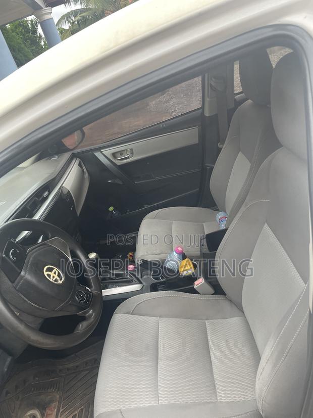 Toyota Corolla LE 4dr Sedan (1.8L 4cyl CVT) 2016 White