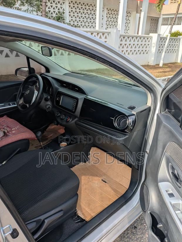 Toyota Vitz 2014 Silver