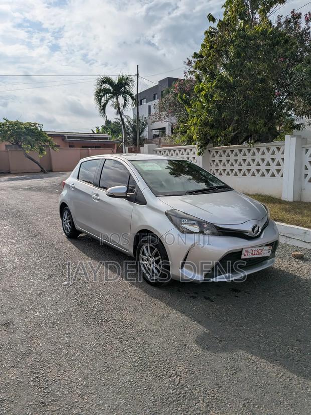 Toyota Vitz 2014 Silver
