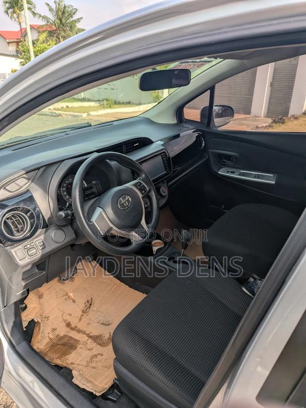 Toyota Vitz 2014 Silver