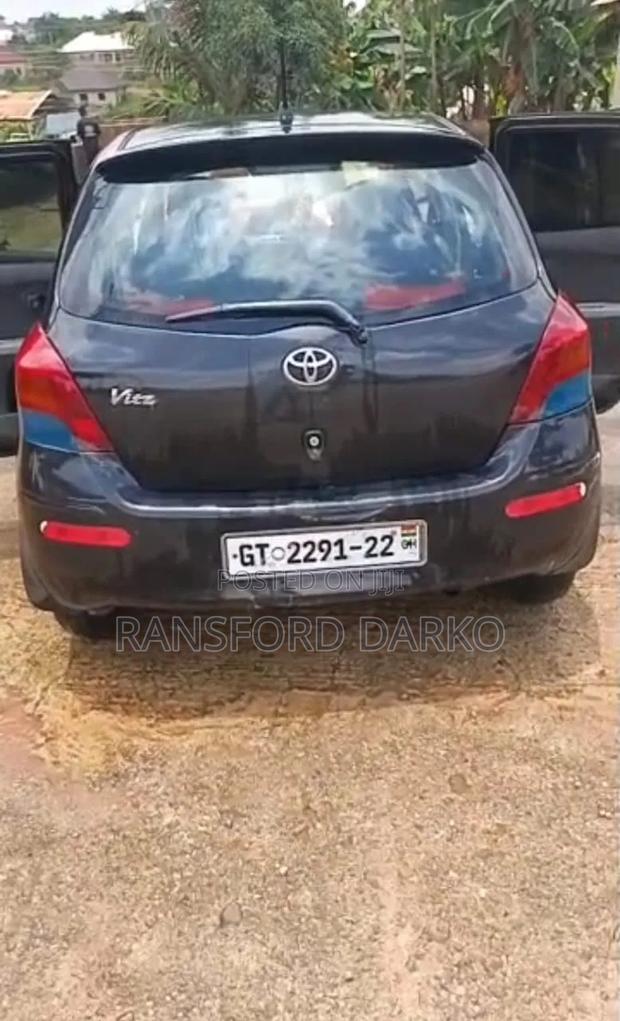 Toyota Vitz 2010 Black