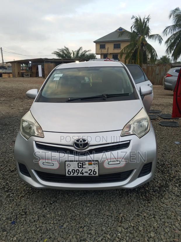 Toyota Ractis 2015 Silver