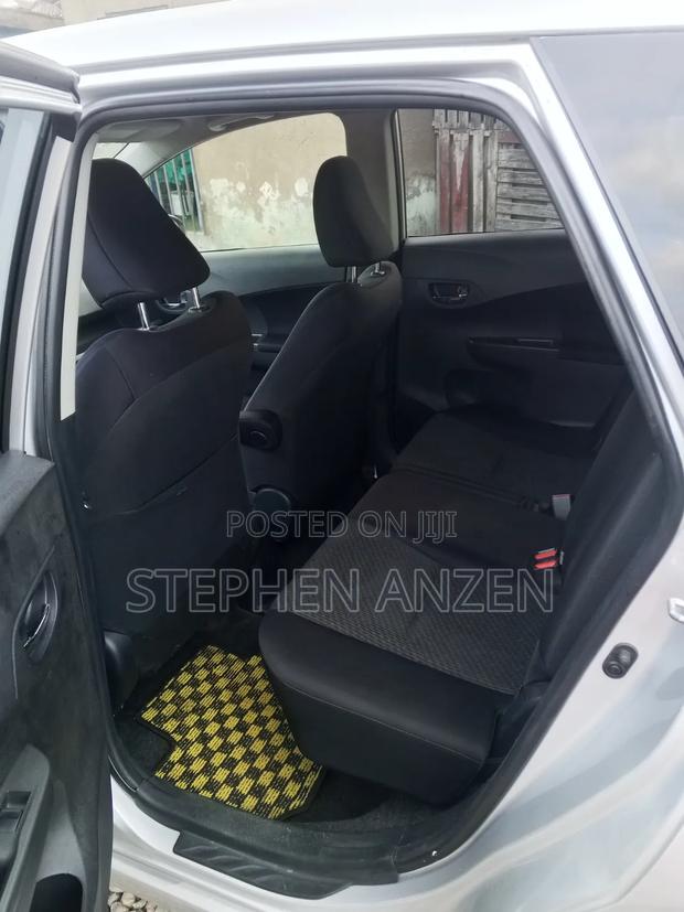 Toyota Ractis 2015 Silver