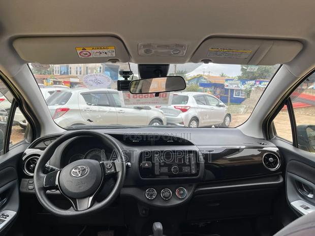 Toyota Vitz 1.3 FWD 5dr 2015 Yellow