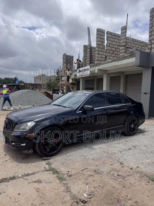 Mercedes-Benz C300 2011 Black