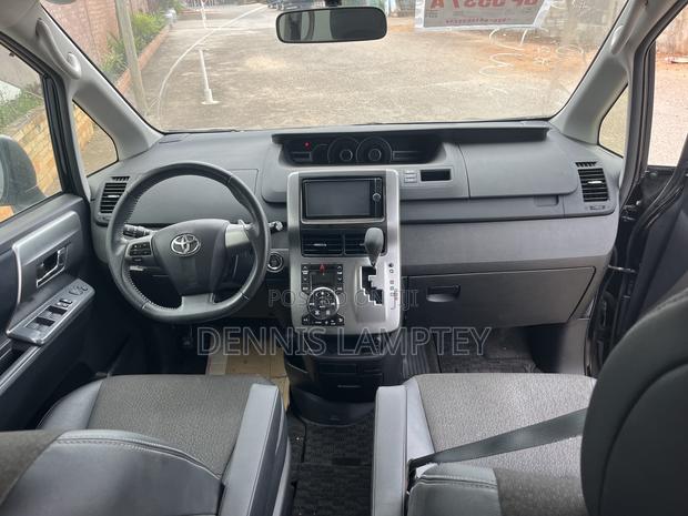 Toyota Voxy 2014 Black