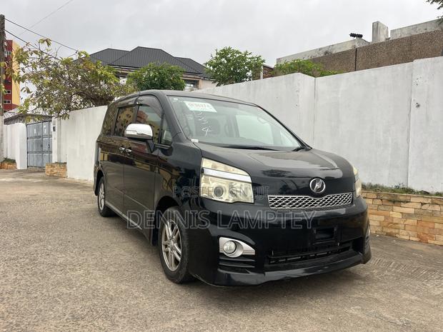 Toyota Voxy 2014 Black