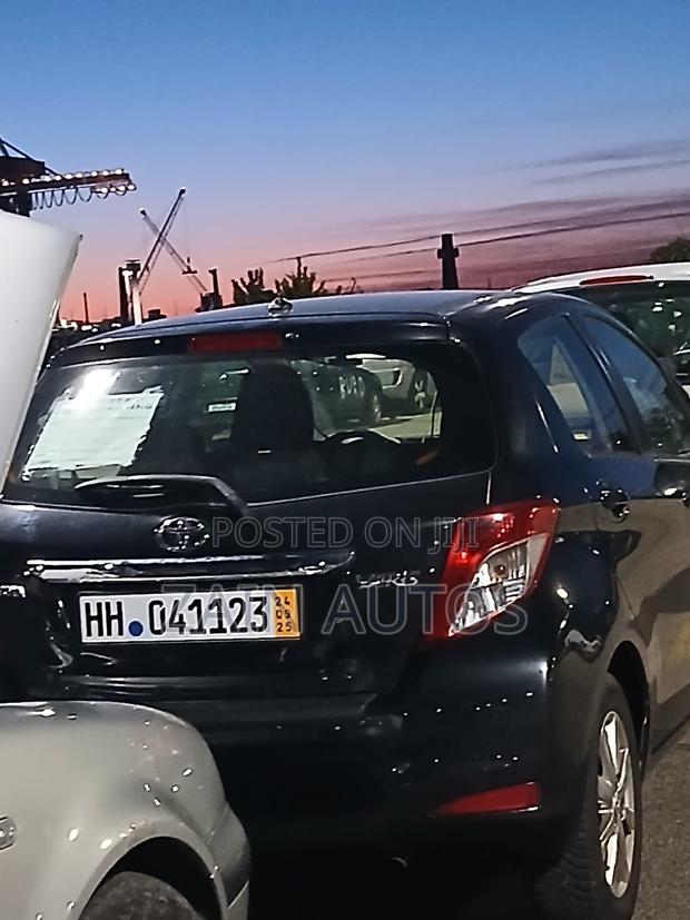 Toyota Vitz 2012 Black