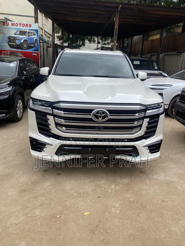 New Toyota Land Cruiser LC300 2023 White