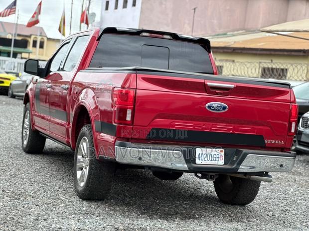 Ford F-150 Lariat 4x4 SuperCrew Cab Styleside 5.5 ft. box 145 in. WB