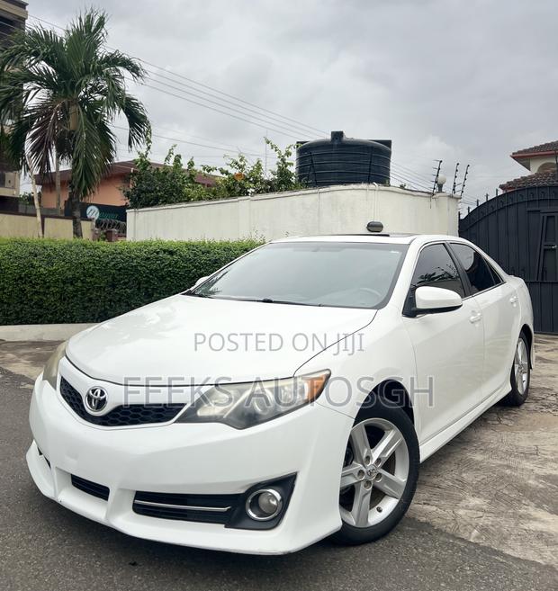 Toyota Camry SE 4dr Sedan (2.5L 4cyl 6A) 2014 White