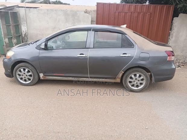 Toyota Yaris 2009 Gray