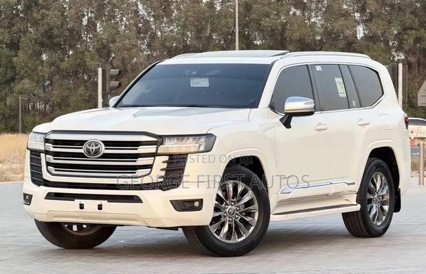 Toyota Land Cruiser LC300 2023 White