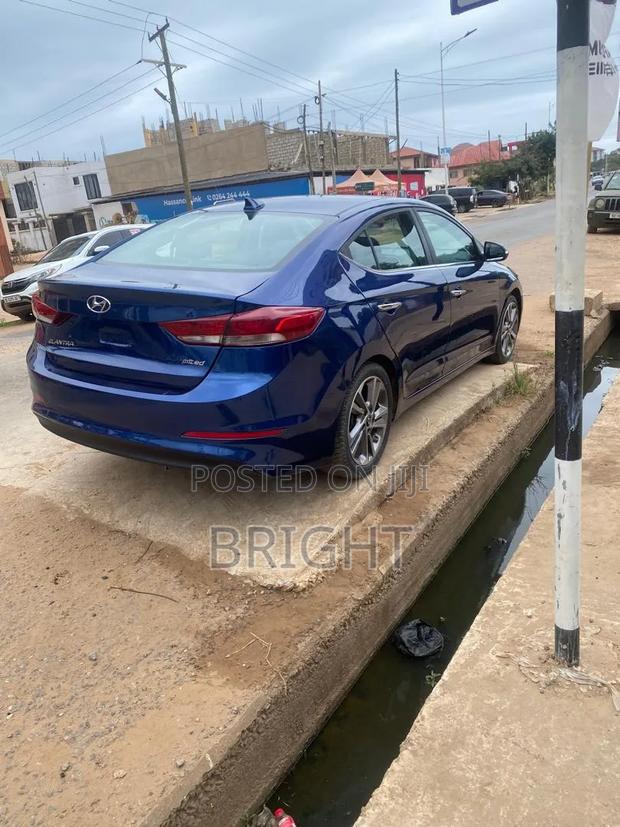 Hyundai Elantra Limited Sedan FWD (2.0L 4cyl 6A) 2017 Blue