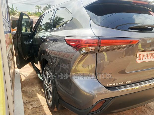 Toyota Highlander 2021 Gray