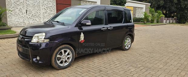 Toyota Sienta 2013 Brown