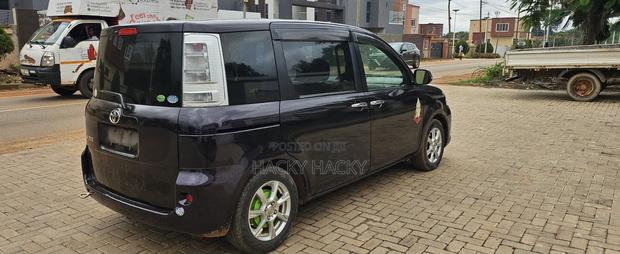 Toyota Sienta 2013 Brown