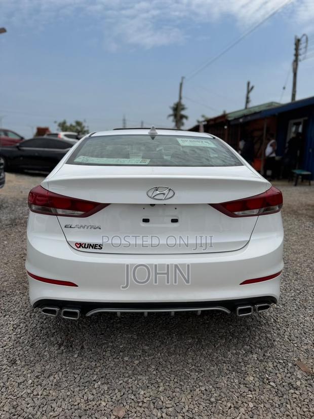 Hyundai Elantra SE Sedan FWD (2.0L 4cyl 6M) 2017 White