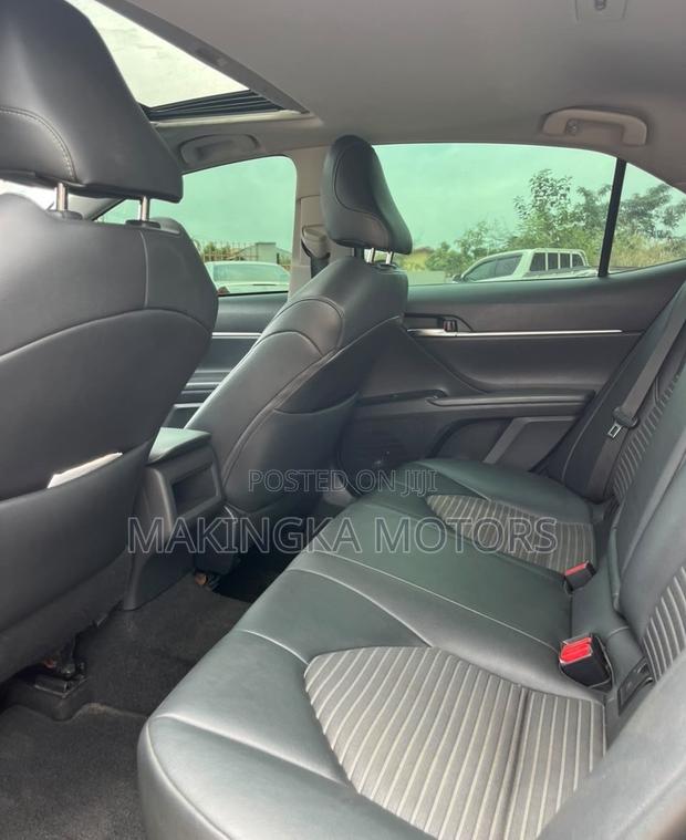 Toyota Camry SE FWD 2020 Black