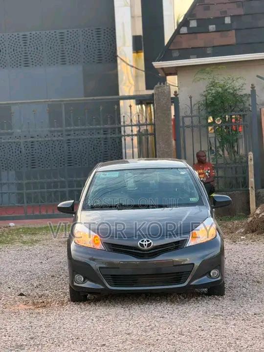 Toyota Yaris 2015 Gray