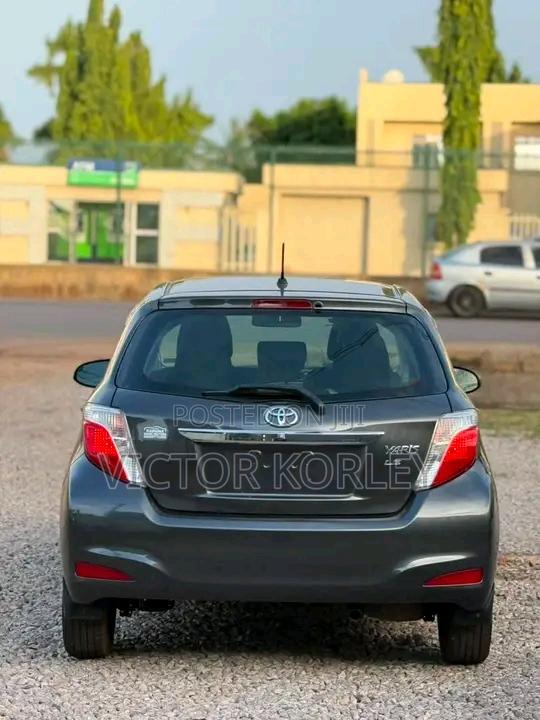 Toyota Yaris 2015 Gray