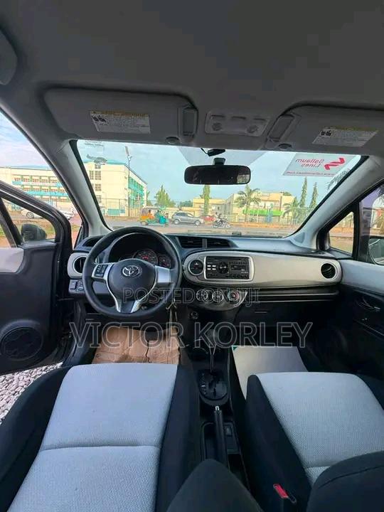 Toyota Yaris 2015 Gray