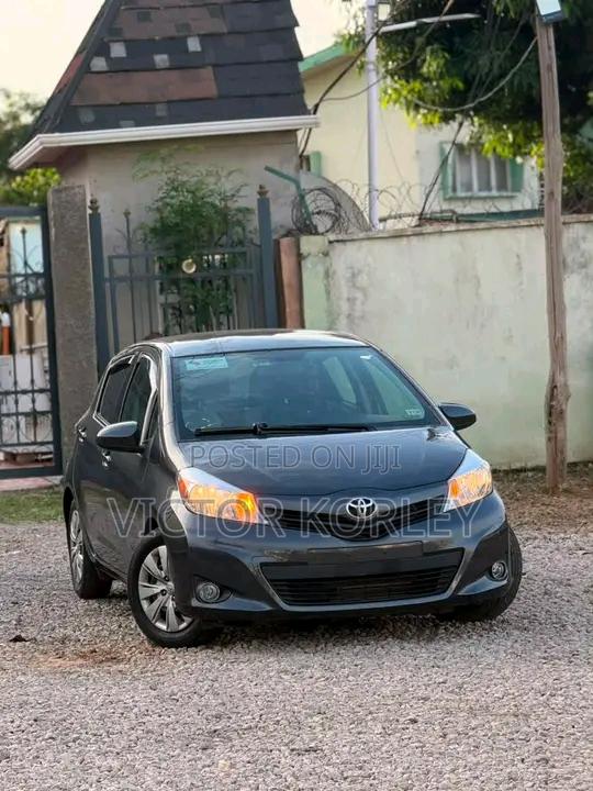 Toyota Yaris 2015 Gray