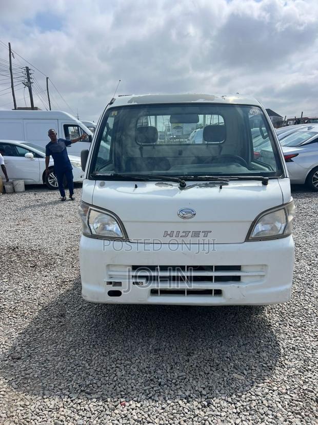 Daihatsu Delta 2001 White