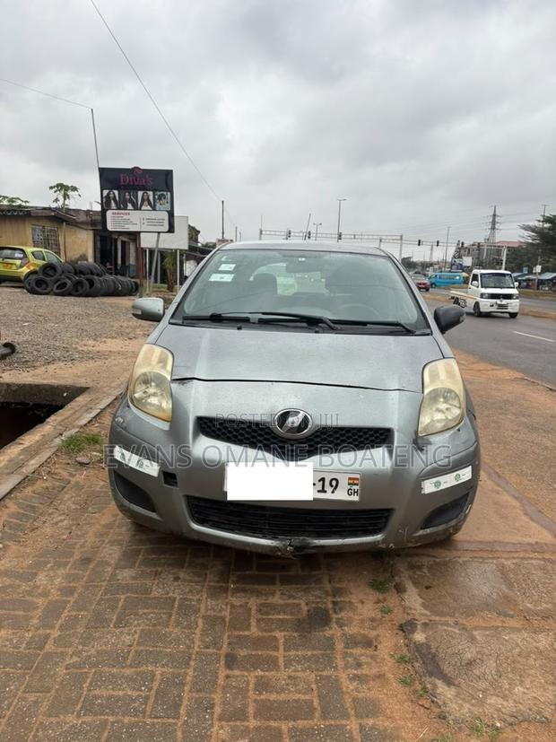 Toyota Vitz 2009 Gray