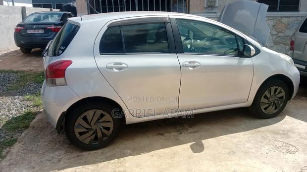Toyota Vitz 2010 Silver