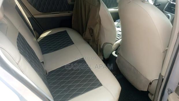 Toyota Vitz 2010 Silver