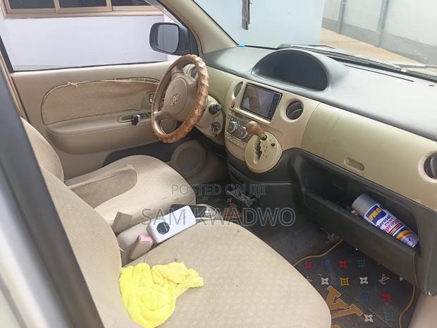 Toyota Sienta 2010 Silver