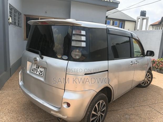 Toyota Sienta 2010 Silver